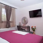 Stratos Corfu -private Pool And Hot Tub Γαστούρι